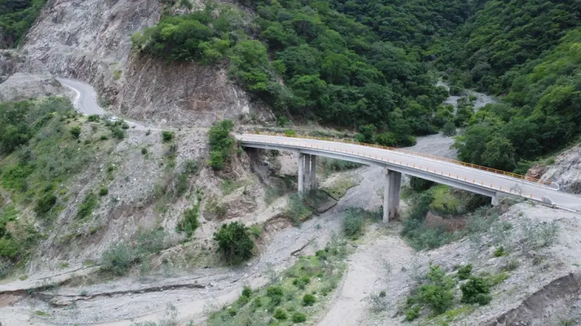 La carretera San Ignacio-Tayoltita ayudará a mejorar la conectividad entre Sinaloa y Durango. Foto: SICT
