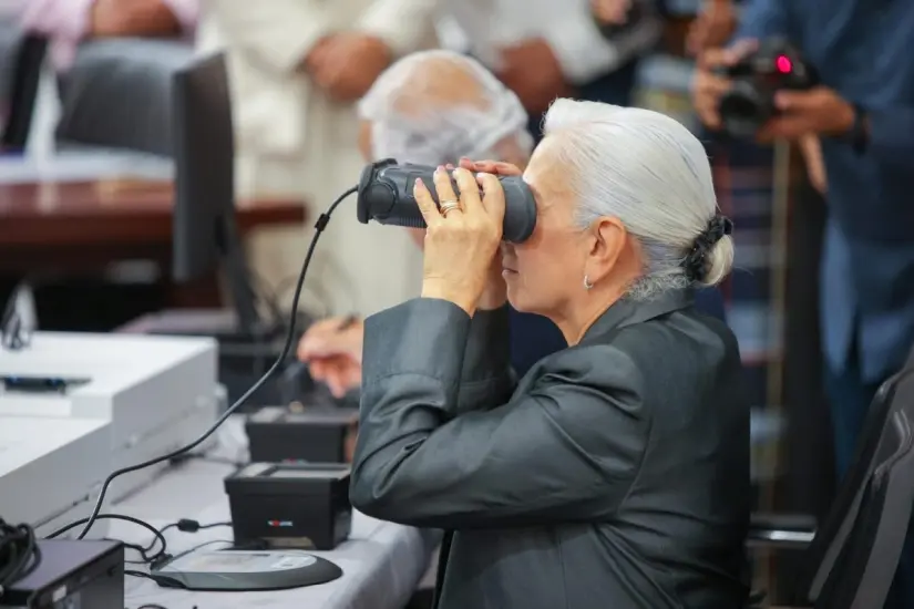 La nueva CURP incorpora datos biométricos como escaneo del iris y huellas dactilares. Foto: Cortesía