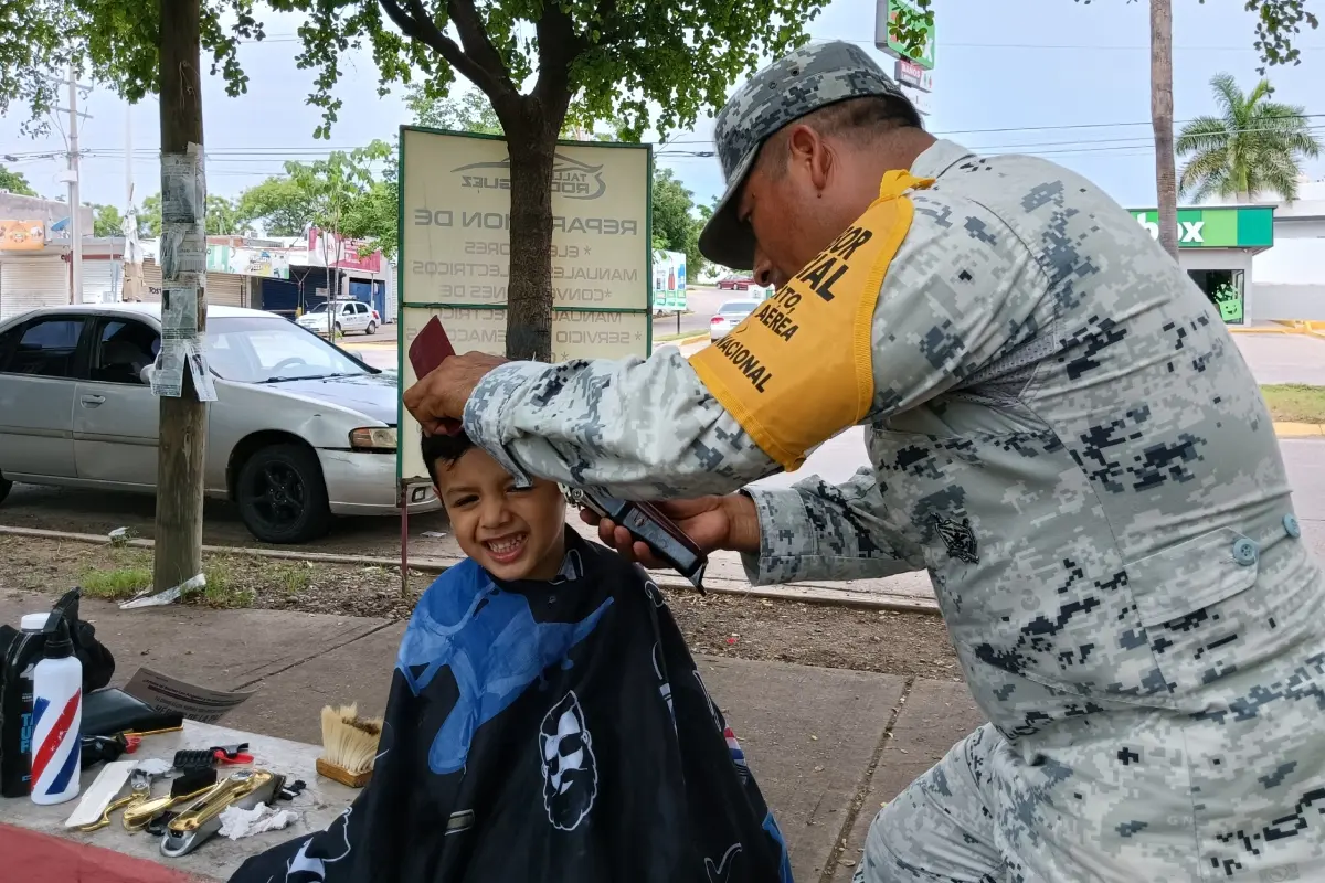 Personal de la Guardia Nacional realiza labor social y mejora del entorno en colonias de Culiacán