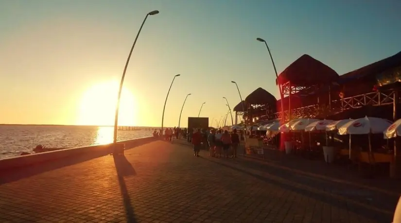 Los participantes del concurso de papalotes estarán mostrando sus creaciones frente a la brisa marina de la bahía