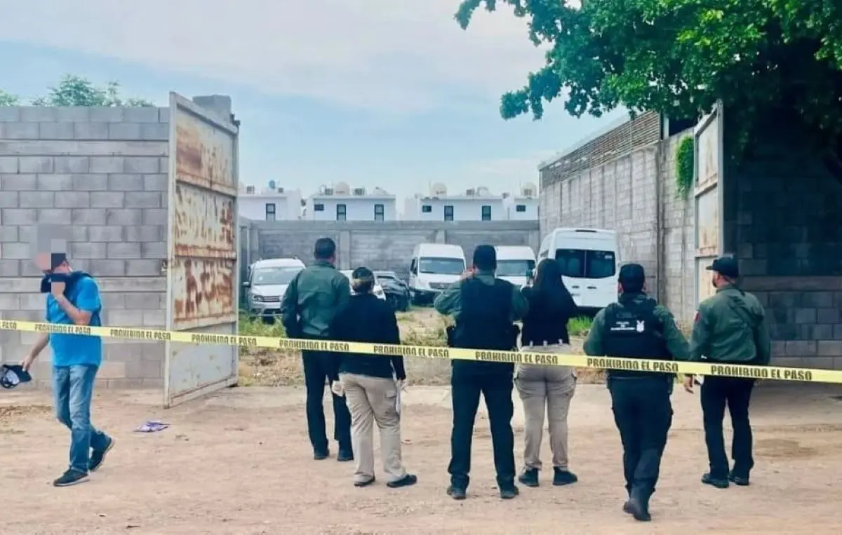 Aseguran vehículos robados en un domicilio de Culiacán. Foto: Cortesía