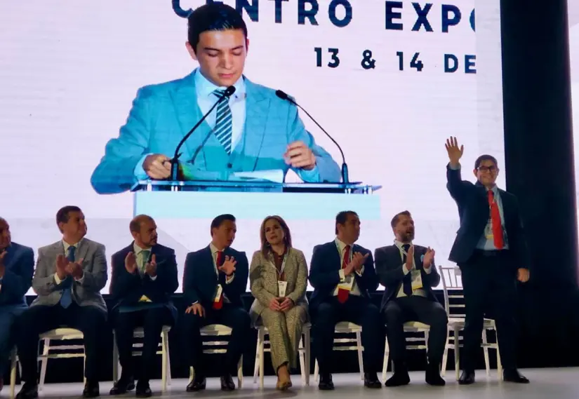 Jorge Miranda participa en el panel de desarrollo regional. Foto: Cortesía.