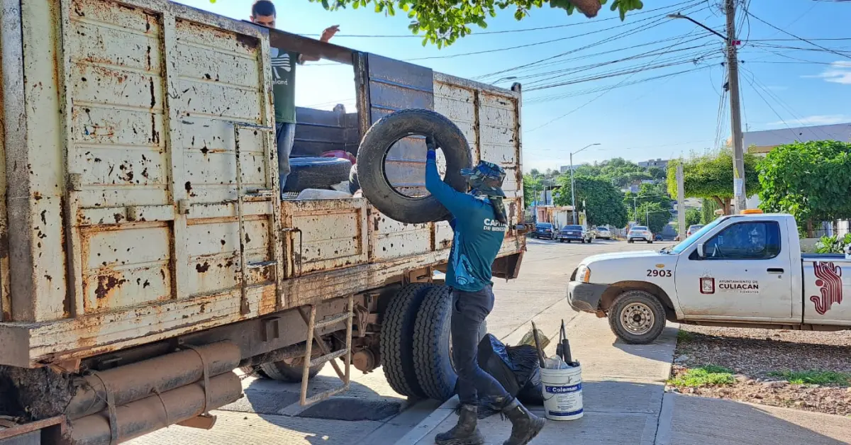 ¡Alto al dengue! Campaña de descacharrización llega a la colonia Libertad en Culiacán