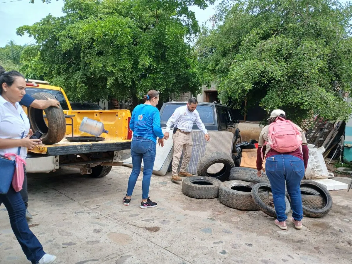 Jornada de descacharrización en San Ignacio. Foto: Yolanda Tenorio