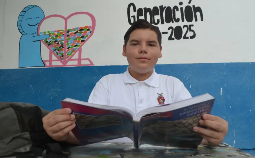 Félix Arturo Medina Rocha con esfuerzo, pasión y disciplina conquista sus sueños en el aula y en la portería. Foto: Juan Madrigal