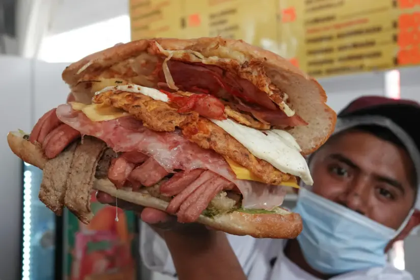 Disfruta de todas las propuestas gastronómicas que ofrece la Feria de la Torta en CDMX. Foto: Cortesía.