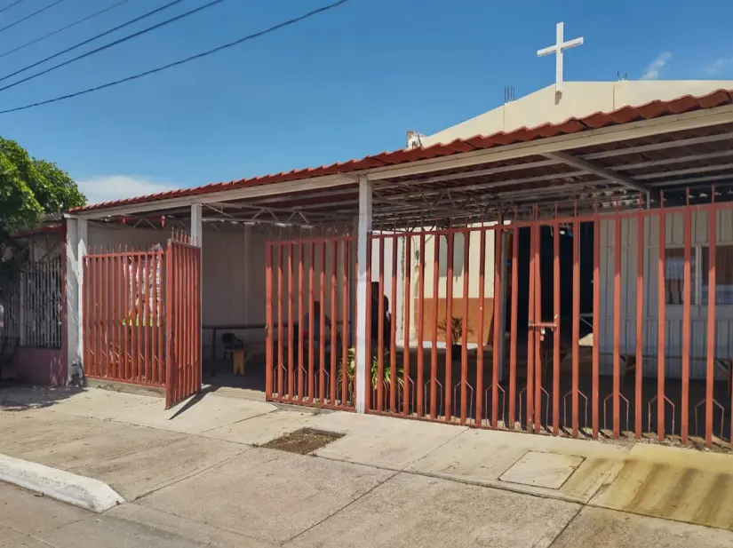 La Capilla Santa Clara de Asís está ubicada en la calle Gilberto Owen, entre Fray Bernardo de Sahagún y Agustín Yáñez, colonia Guadalupe Victoria Foto: Juan Madrigal
