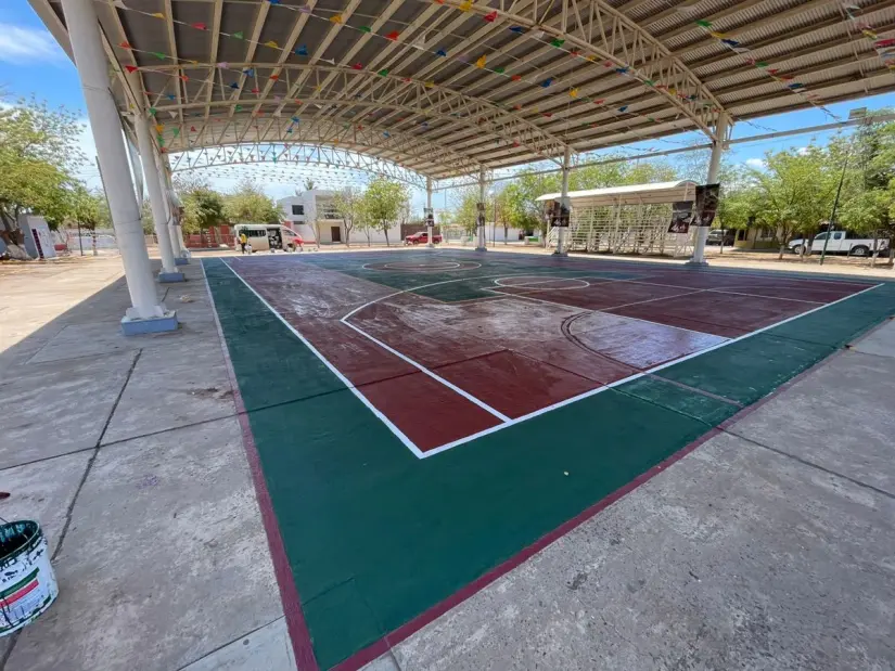 En la secundaria Huizaches, cada juego es una oportunidad: rehabilitan cancha para impulsar la convivencia y el desarrollo. Foto: IMDEC