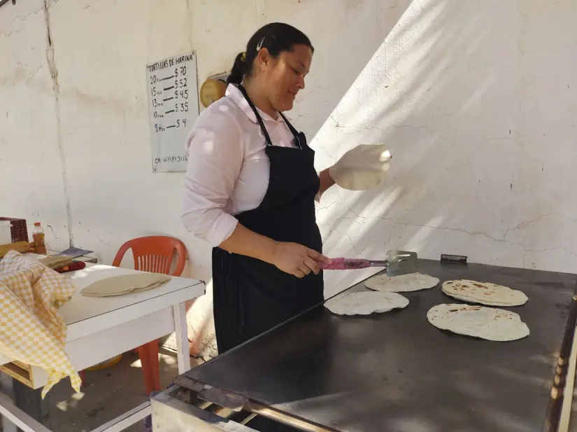 Para Virginia en cada vuelta de tortilla hay un acto de fe, en cada aroma un recuerdo vivo, y en cada día que comienza, una nueva oportunidad para creer. Foto: Juan Madrigal