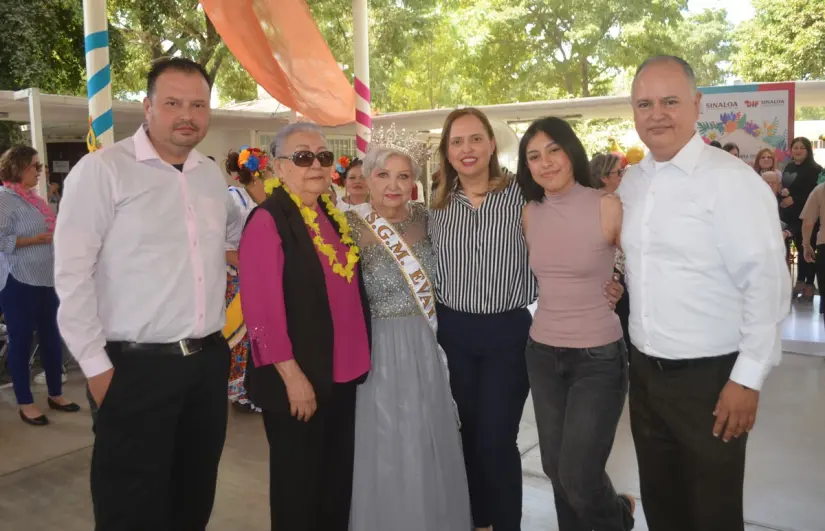 Acompañada de sus tres hijos, Alberto, César y Eva, su nieta Ana Lucía y su hermana Rosa, disfrutó de un momento entrañable, rodeada de abrazos, sonrisas y palabras de amor. Foto: Juan Madrigal