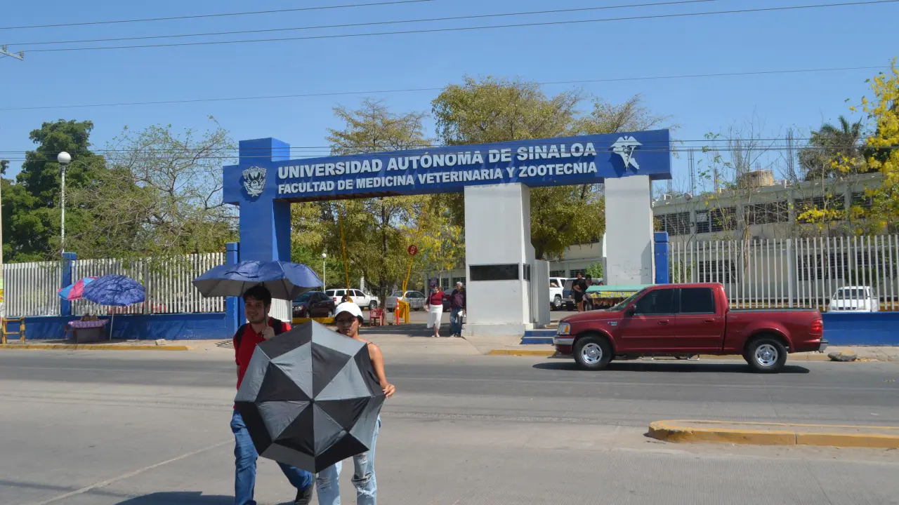 La Ruta Mercado de Abastos-Centro vuelve a circular en Culiacán, beneficiando especialmente a estudiantes de la Facultad de Veterinaria de la UAS. Foto: Juan Madrigal