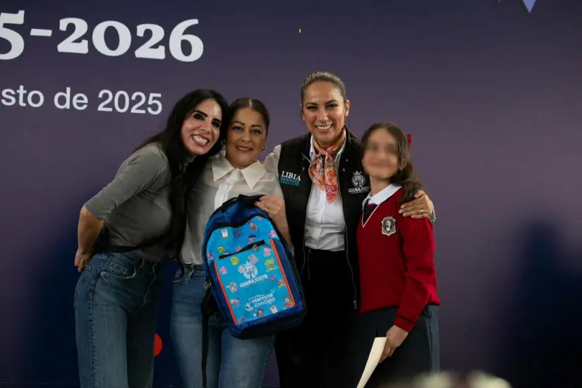Sigue la entrega de paquetes escolares en Guanajuato. Foto: Cortesía