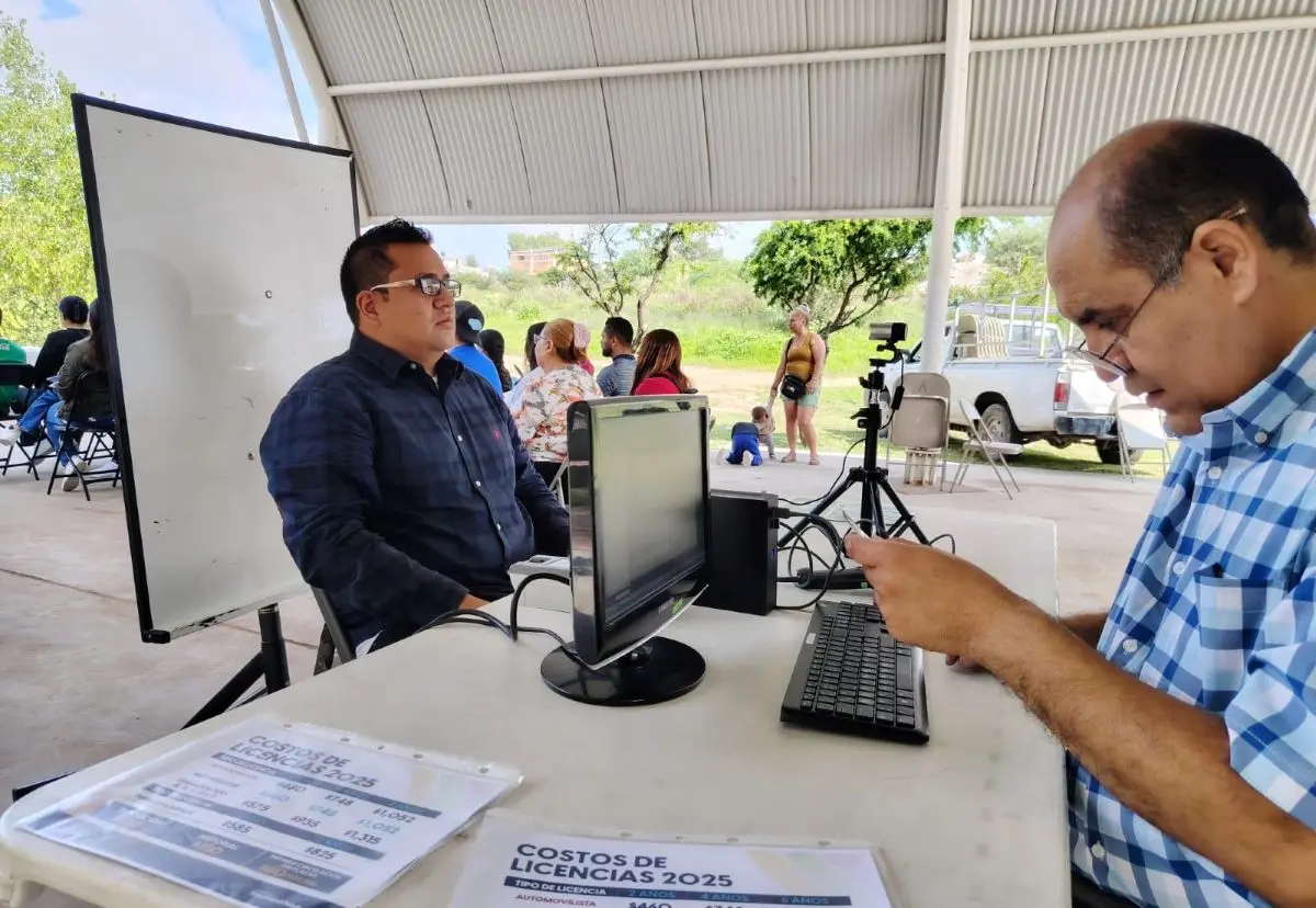Módulos móviles para sacar la licencia de conducir en Aguascalientes. Foto: Cortesía