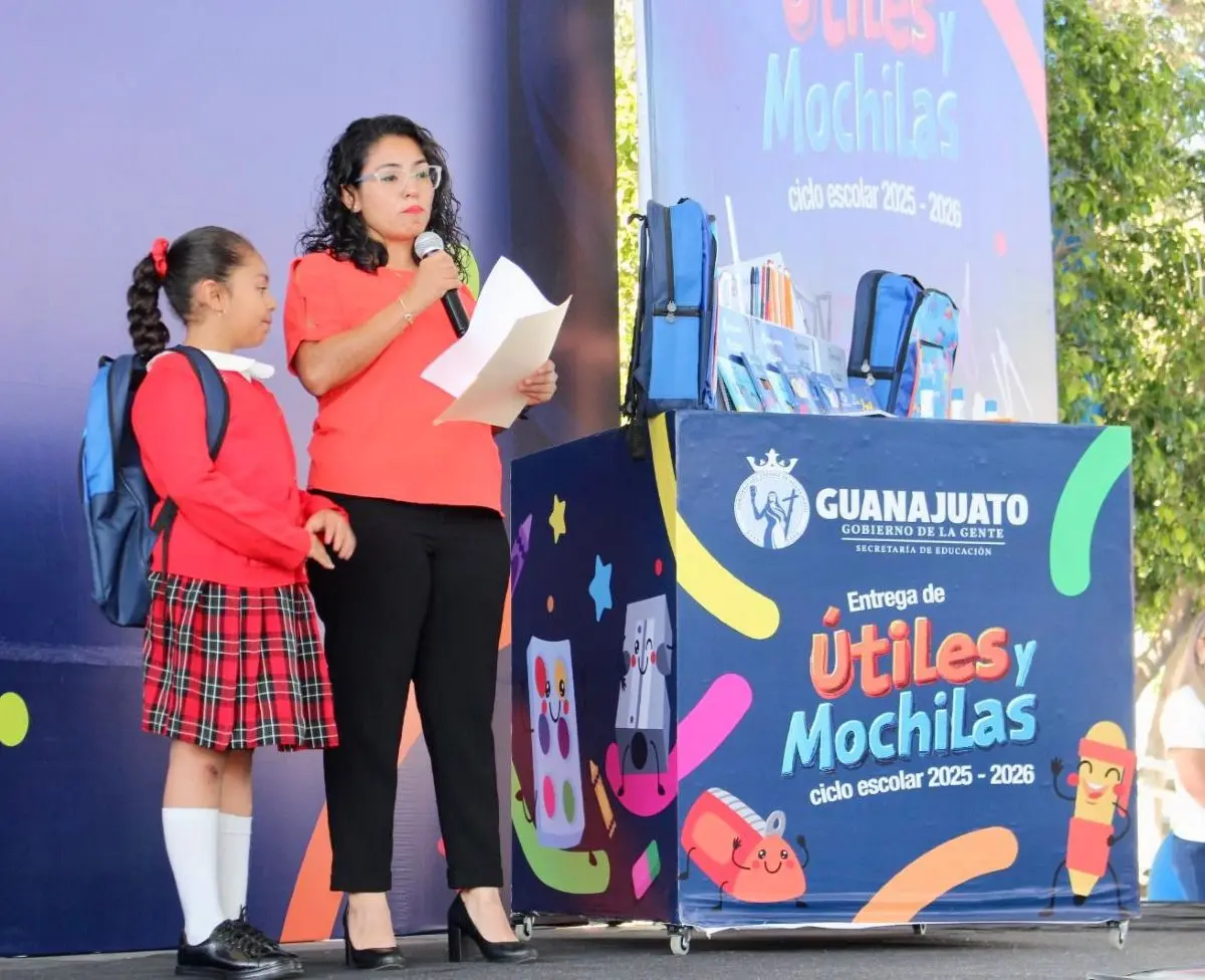 Sigue la entrega de útiles escolares en Guanajuato. Foto: Cortesía