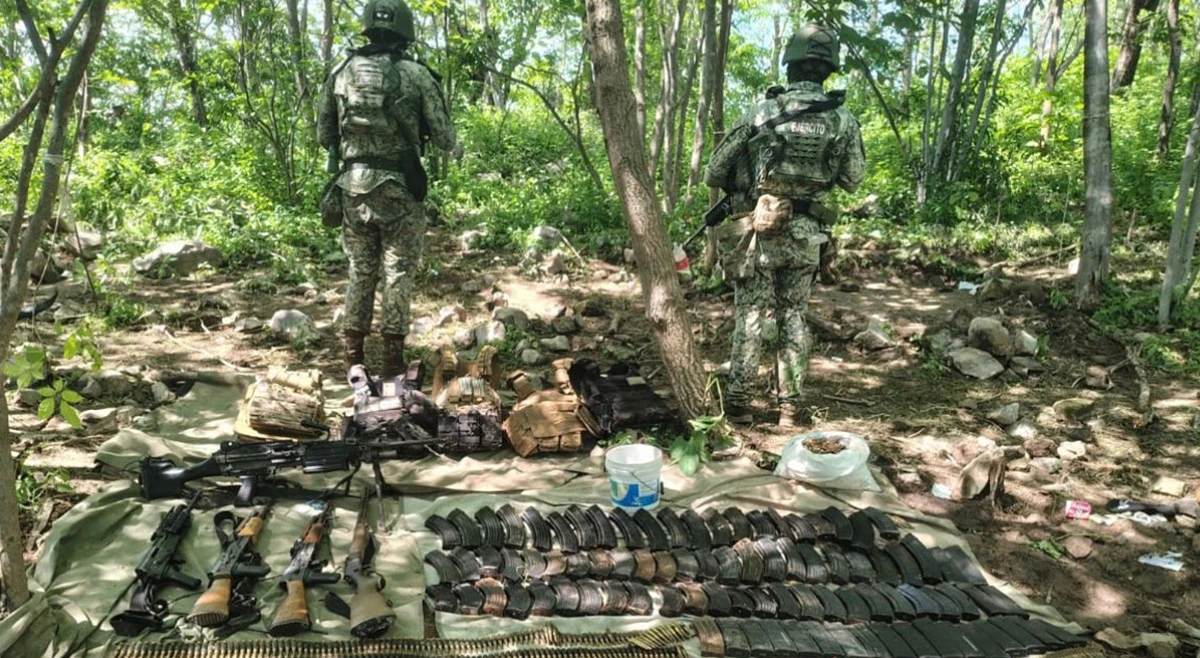 Operativo en Las Lajas, San Ignacio, decomisan armas, cartuchos y explosivos.
