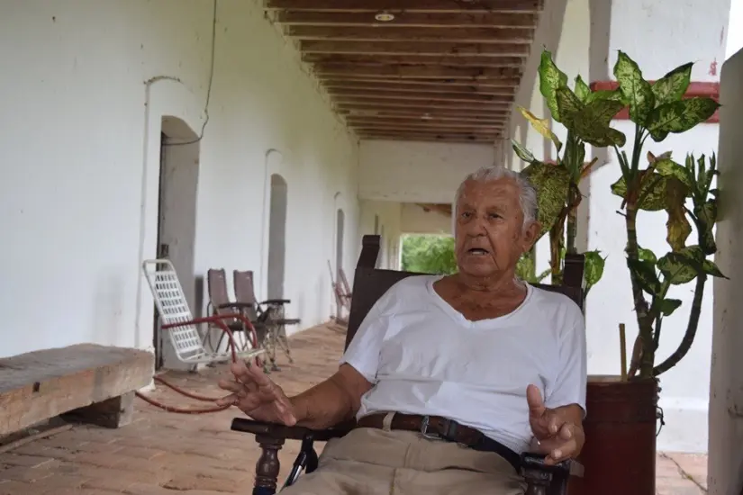 Don Héctor, quien celosamente cuidó la hacienda donde vivió desde su nacimiento hasta su muerte, este nació en esta Hacienda el 18 de diciembre de 1923