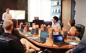 LOS EMPLEOS QUE MÁS CRECEN Y LOS QUE MENOS CRECEN