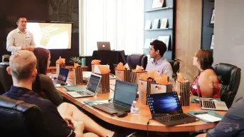 LOS EMPLEOS QUE MÁS CRECEN Y LOS QUE MENOS CRECEN