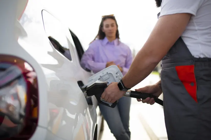 Conoce cuál es el precio actual de la gasolina en La Paz. Foto: Freepik. 
