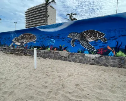 Tortugas y ballenas en el muro interno del malecón de Mazatlán