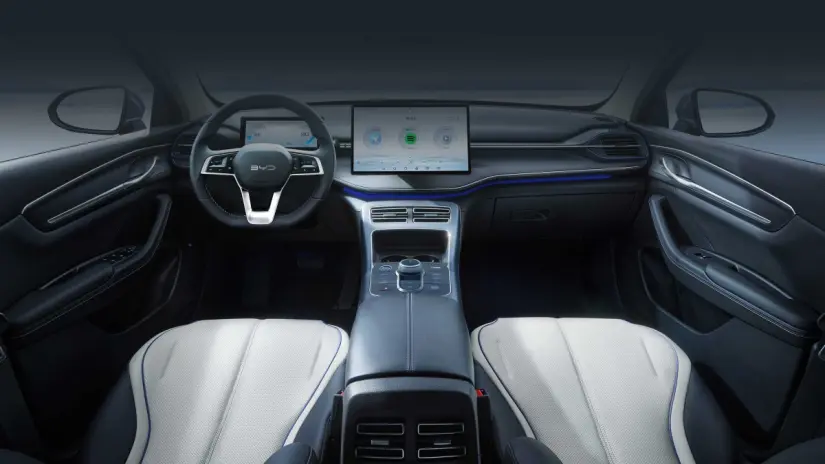Confort y tecnología en el interior del BYD King. Foto: BYD
