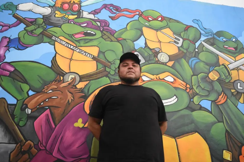 Desde niño, Gustavo es fan de las Tortugas Ninja, los cómics y las caricaturas. Foto: Lino Ceballos 