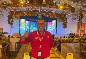 Mostrar lo mejor de Mazatlán es su pasión; Arturo Aguilar tiene 40 años como guía de turistas