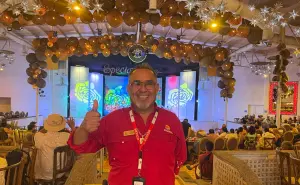 Mostrar lo mejor de Mazatlán es su pasión; Arturo Aguilar tiene 40 años como guía de turistas