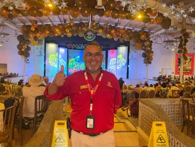 Mostrar lo mejor de Mazatlán es su pasión; Arturo Aguilar tiene 40 años como guía de turistas