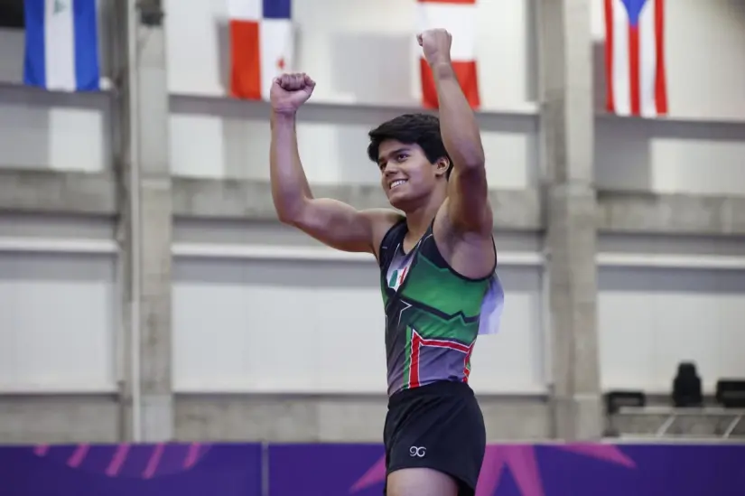 Aarón Ibarra demuestra que el talento mexicano brilla con fuerza en la gimnasia artística de Asunción 2025. Aarón Ibarra demuestra que el talento mexicano brilla con fuerza en la gimnasia artística de Asunción 2025. Foto: Comité Olímpico Mexicano
