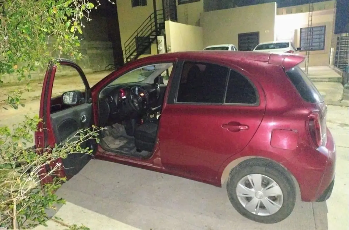 Guardia Nacional asegura vehículo con armas y ponchallantas en el fraccionamiento Albaterra de Culiacán.