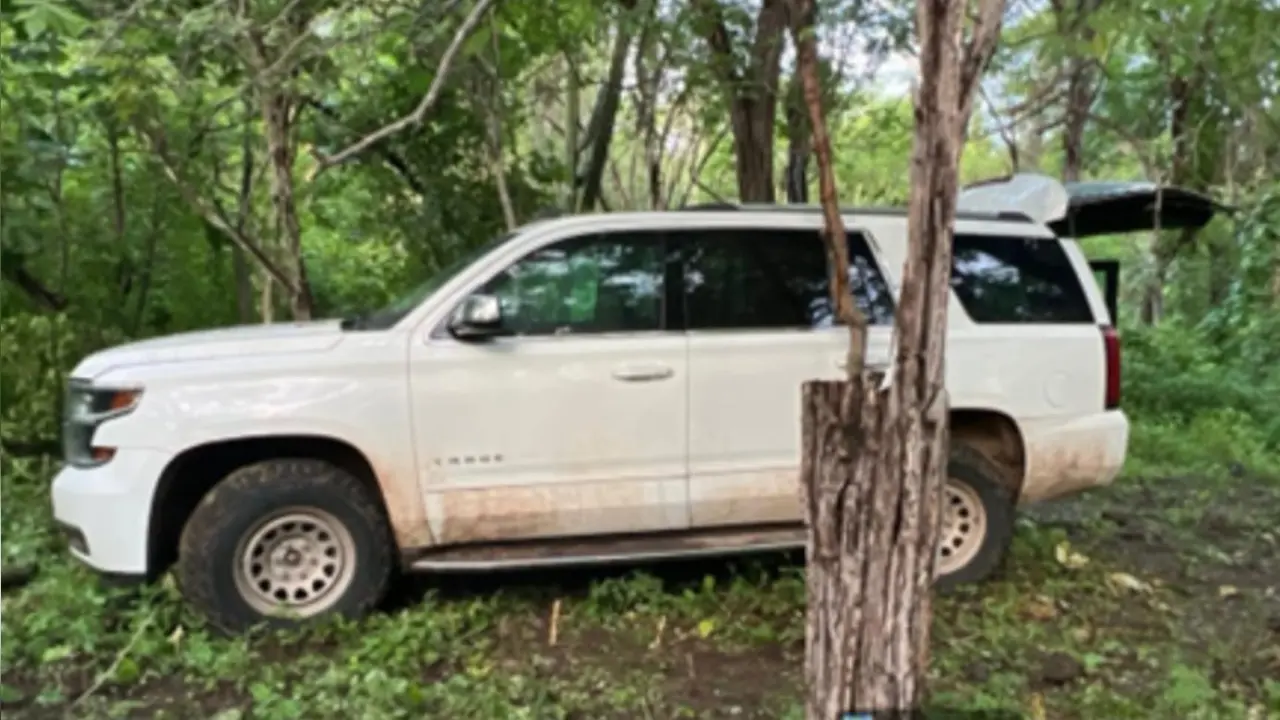 Elementos del Ejército Mexicano y la Guardia Nacional localizaron explosivos y equipo táctico en el poblado de Acatitán, San Ignacio; el material ya fue puesto a disposición de la FGR.