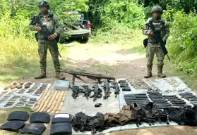 Decomiso de armas en Elota: aseguran fusil Barret, armas largas y municiones