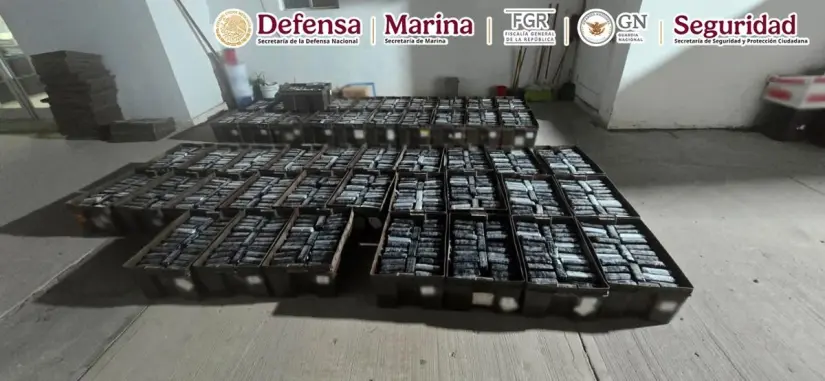 Fuerte decomiso en Sonora: aseguran más de mil paquetes de cocaína ocultos en tráiler Más de 1,200 paquetes de cocaína estaban ocultos en el tractocamión. Foto: SSPC