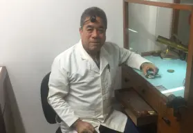 Francisco Javier López: El relojero de Culiacán que desafía el tiempo, pieza a pieza