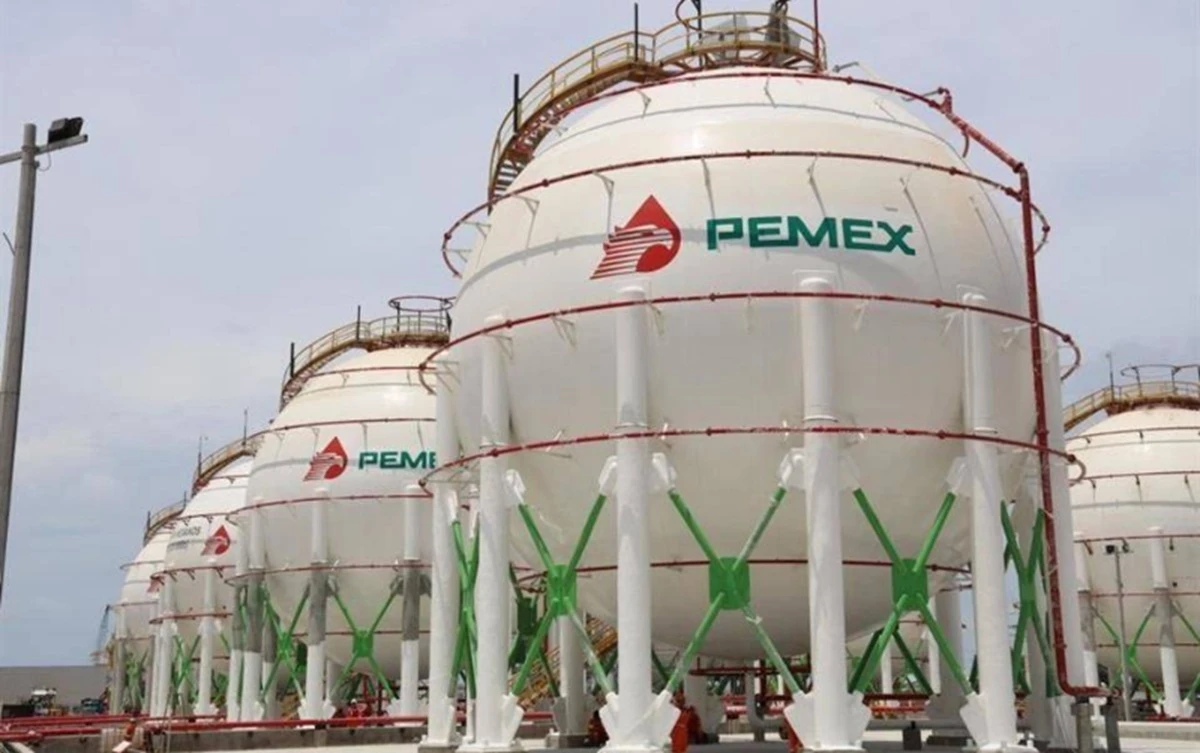 Refinerías de Pemex rebasan el millón de barriles.