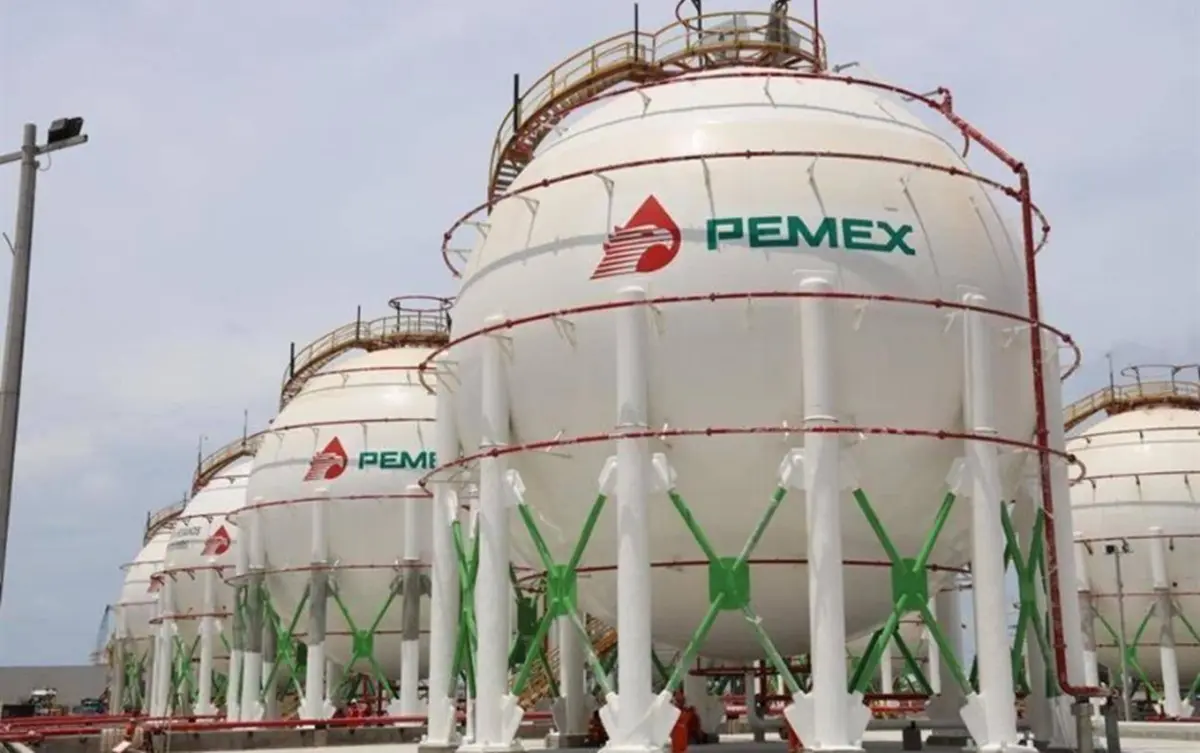 Refinerías de Pemex rebasan el millón de barriles.