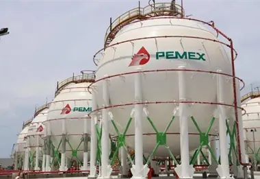 Refinerías de Pemex rebasan el millón de barriles