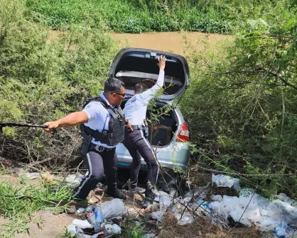 Mujer se queda dormida y su auto cae a un canal en Culiacán; policías la salvan
