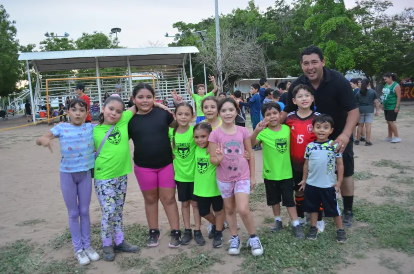Titanes F.C. invita a niños y niñas de 4 a 12 años a unirse a su escuela de fútbol en la Unidad Deportiva 21 de Marzo. Para más información, llama al: 667 429 8065. Titanes F.C. invita a niños y niñas de 4 a 12 años a unirse a su escuela de fútbol en la Unidad Deportiva 21 de Marzo. Para más información, llama al: 667 429 8065. Foto: Juan Madrigal
