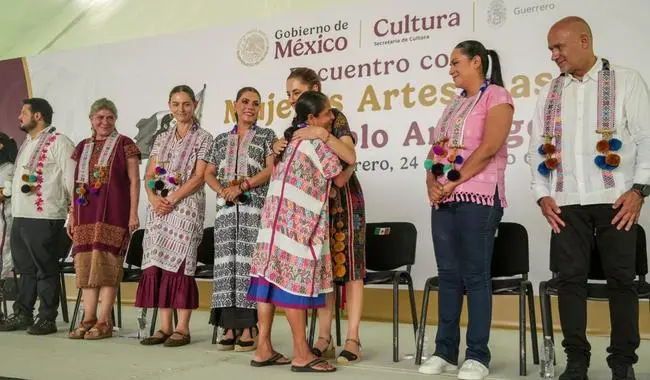 El programa busca que las mujeres indígenas puedan vivir de su trabajo. Foto: Gob. de México