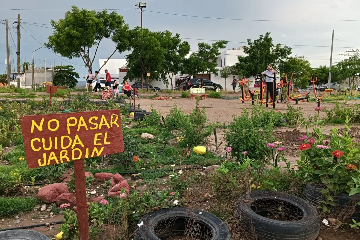 El Parque Prados del Sol 2 del Desierto es considerado un oasis comunitario en medio del desarrollo urbano al sur de Culiacán. | Imágenes de Francisco Castro