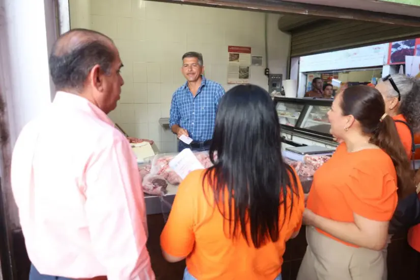 Hombres y mujeres por igual se visten de naranja para luchar contra la violencia hacia la mujer en Navolato. Hombres y mujeres por igual se visten de naranja para luchar contra la violencia hacia la mujer en Navolato. Foto: Cortesía