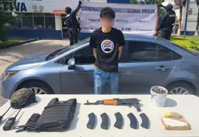 Capturan en un residencial de Culiacán a hombre con arsenal