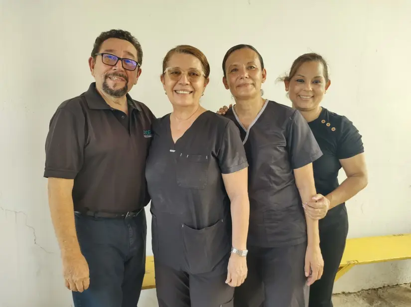 Jesús, Maritza, Luz Angélica y Zulema con gran entusiasmo participan en la jornada solidaria en la capilla Santa Clara de Asís en Culiacán. Foto: Juan Madrigal