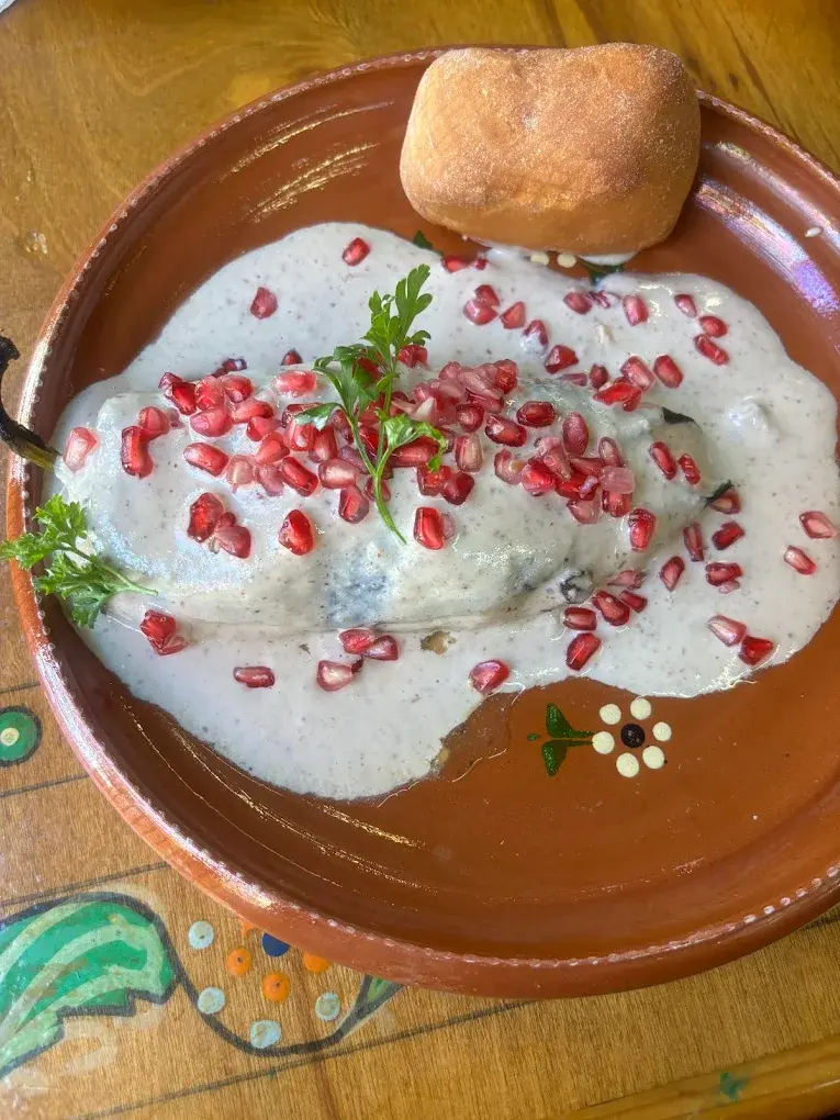 Disfruta de ricos chiles en nogada en La Casa del Mole Poblano. Foto: Cortesía. Disfruta de ricos chiles en nogada en La Casa del Mole Poblano. Foto: Cortesía.