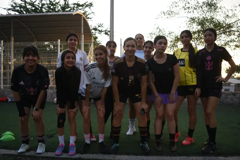 imagen recuadro Cualquier niña, adolescente o mujer interesada en unirse a la escuela Meny’s solo tiene que acercarse a la Unidad Deportiva Nakayama en los horarios de entrenamiento.