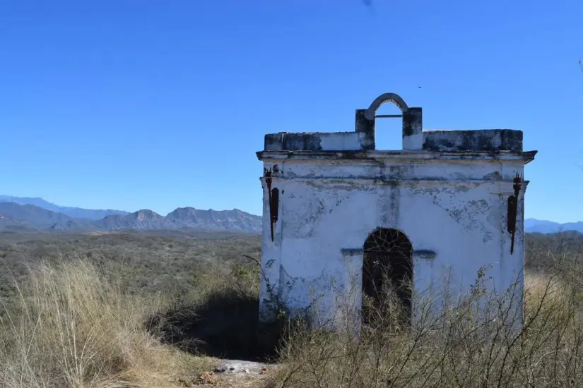 Capilla del Diablo en San Ignacio, donde descansan los restos de Bernardo Escobosa. Capilla del Diablo en San Ignacio, donde descansan los restos de Bernardo Escobosa.