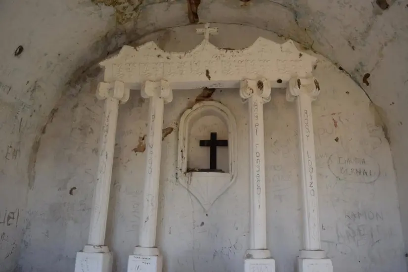 Capilla del Diablo en San Ignacio, donde descansan los restos de Bernardo Escobosa. Capilla del Diablo en San Ignacio, donde descansan los restos de Bernardo Escobosa.