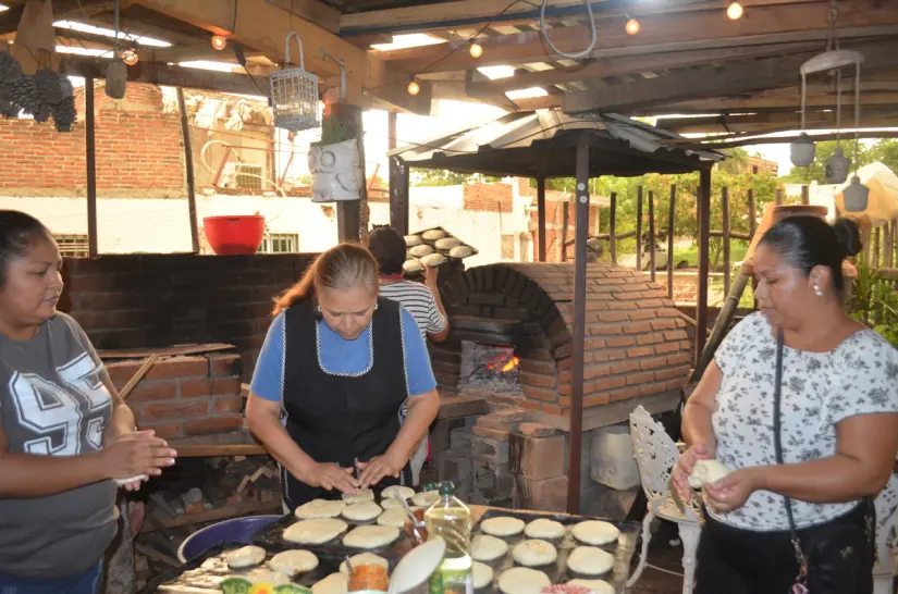Entre pan y risas, surgieron lazos y orgullo de crear juntos. Carmen Alicia comparte su receta de vida. Entre pan y risas, surgieron lazos y orgullo de crear juntos. Carmen Alicia comparte su receta de vida. Foto: Juan Madrigal